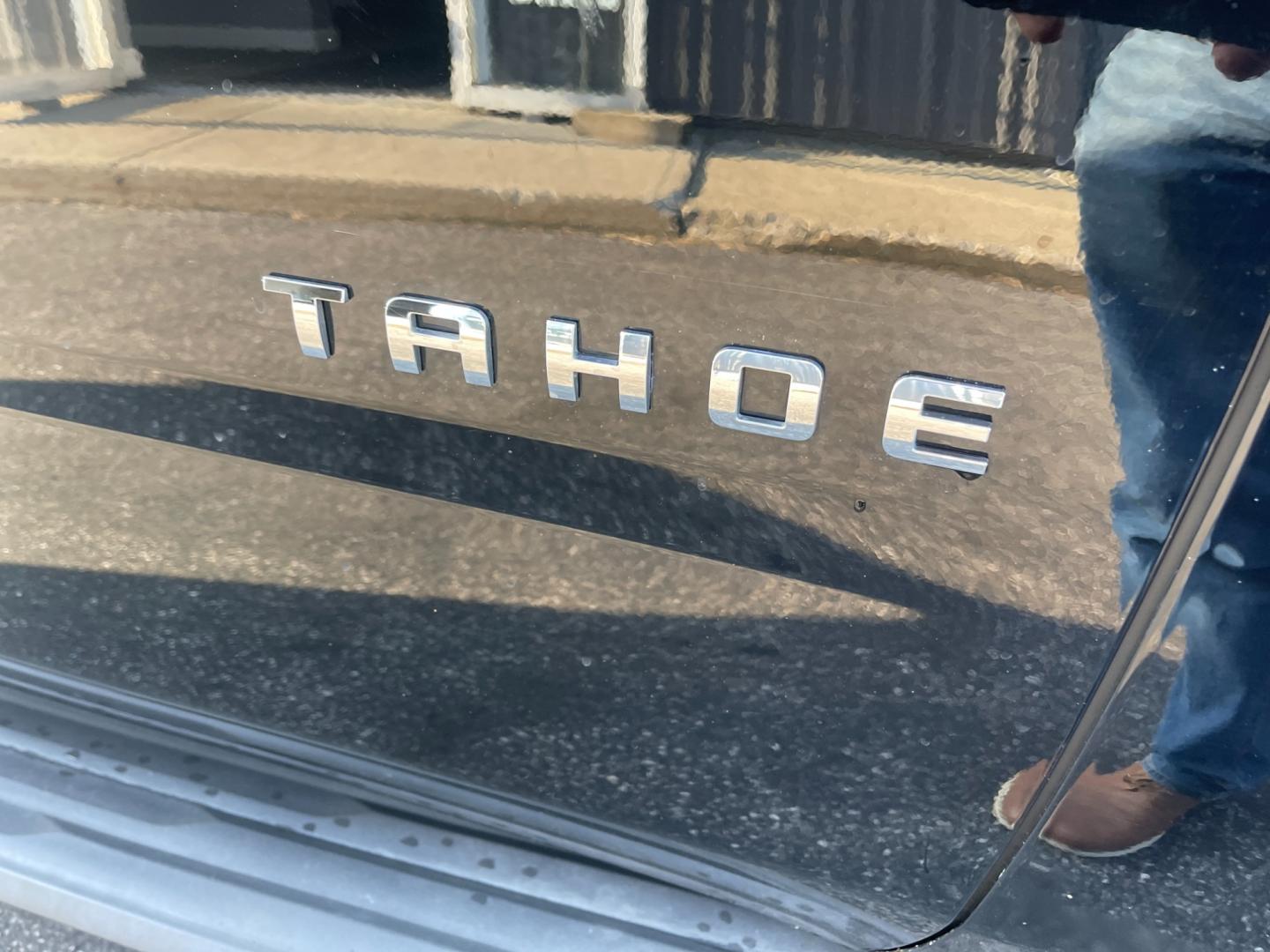 2015 Black /Gray Chevrolet Tahoe LT 4WD (1GNSKBKC4FR) with an 5.3L V8 OHV 16V engine, 6-Speed Automatic transmission, located at 547 E. Main St., Orwell, OH, 44076, (440) 437-5893, 41.535435, -80.847855 - Photo#10